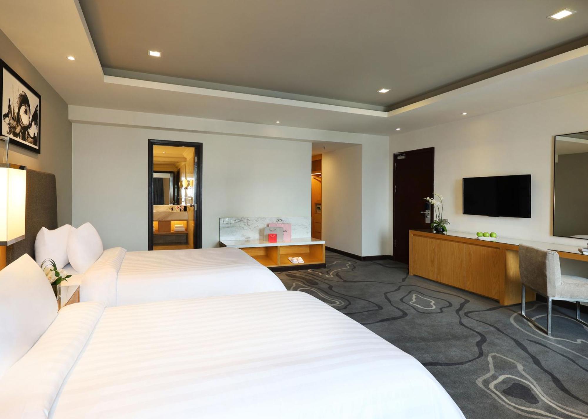Berjaya Times Square Hotel, Куала-Лумпур Экстерьер фото