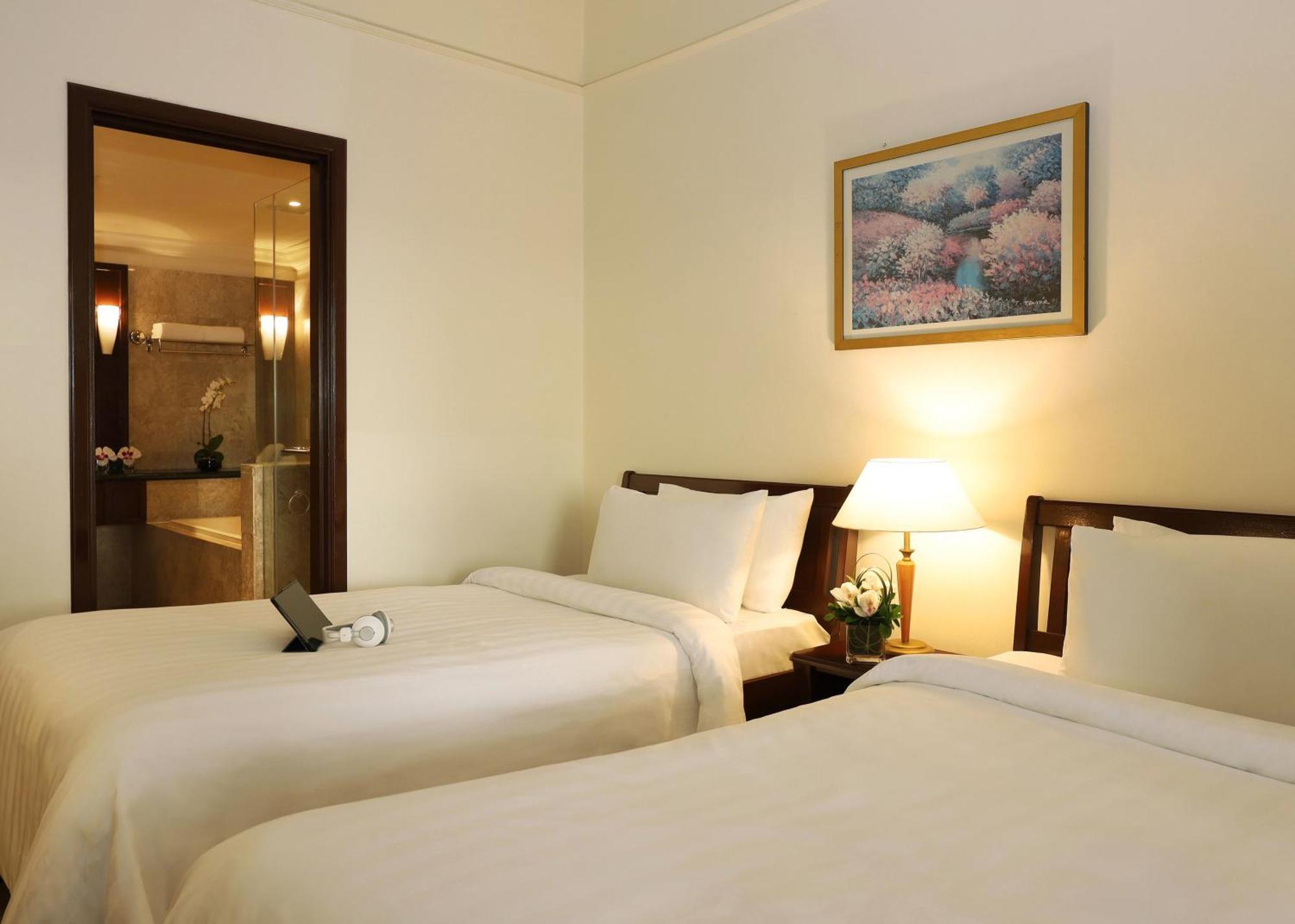 Berjaya Times Square Hotel, Куала-Лумпур Экстерьер фото