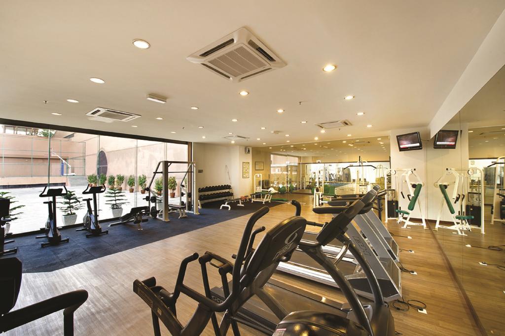 Berjaya Times Square Hotel, Куала-Лумпур Экстерьер фото The gym at the hotel