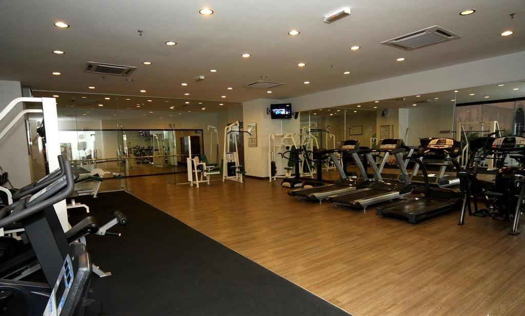 Berjaya Times Square Hotel, Куала-Лумпур Экстерьер фото The gym at the hotel